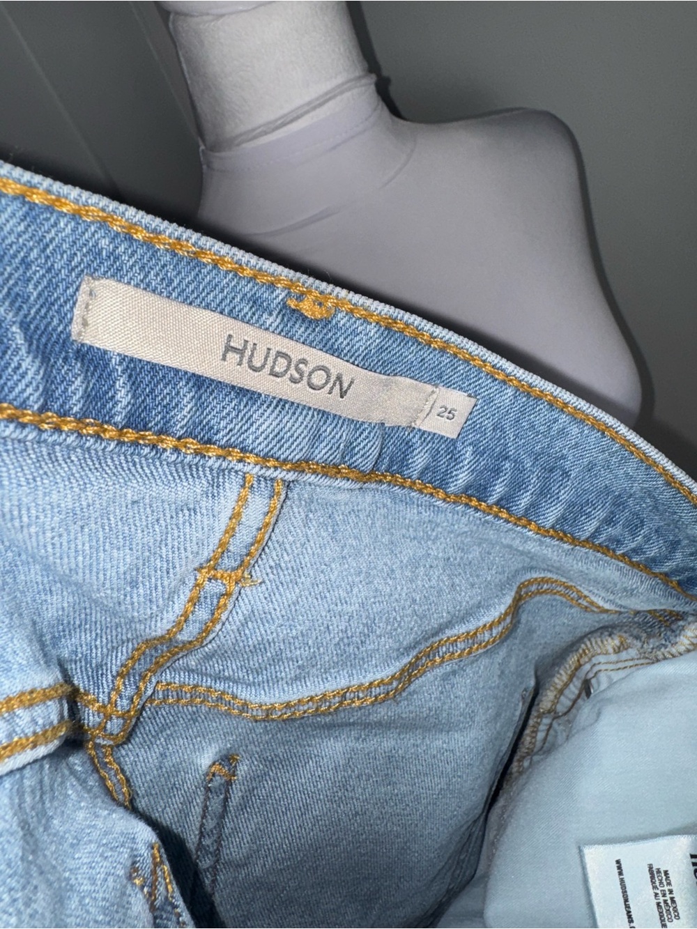 Hudson The Viper Skirt in Cirrus/Size 25 - Picture 7 of 10